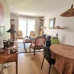 Iconic Area In - Elegant Parisian Daire