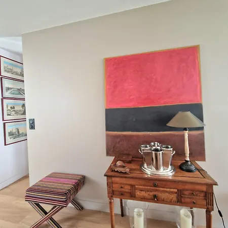 Iconic Area In - Elegant Parisian *