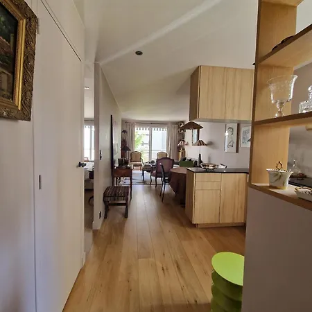 Iconic Area In - Elegant Parisian