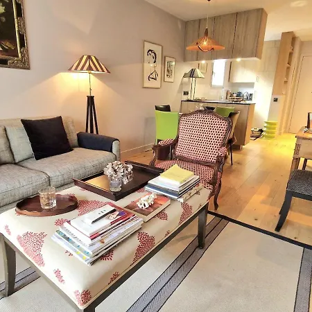 Iconic Area In - Elegant Parisian Apartament Paryż