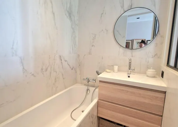 Iconic Area In - Elegant Parisian *