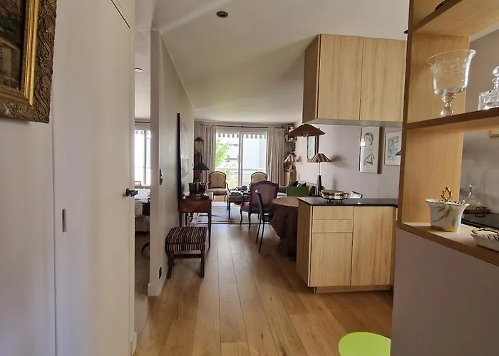 Iconic Area In - Elegant Parisian