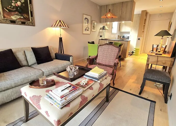 Iconic Area In - Elegant Parisian Apartament Paryż